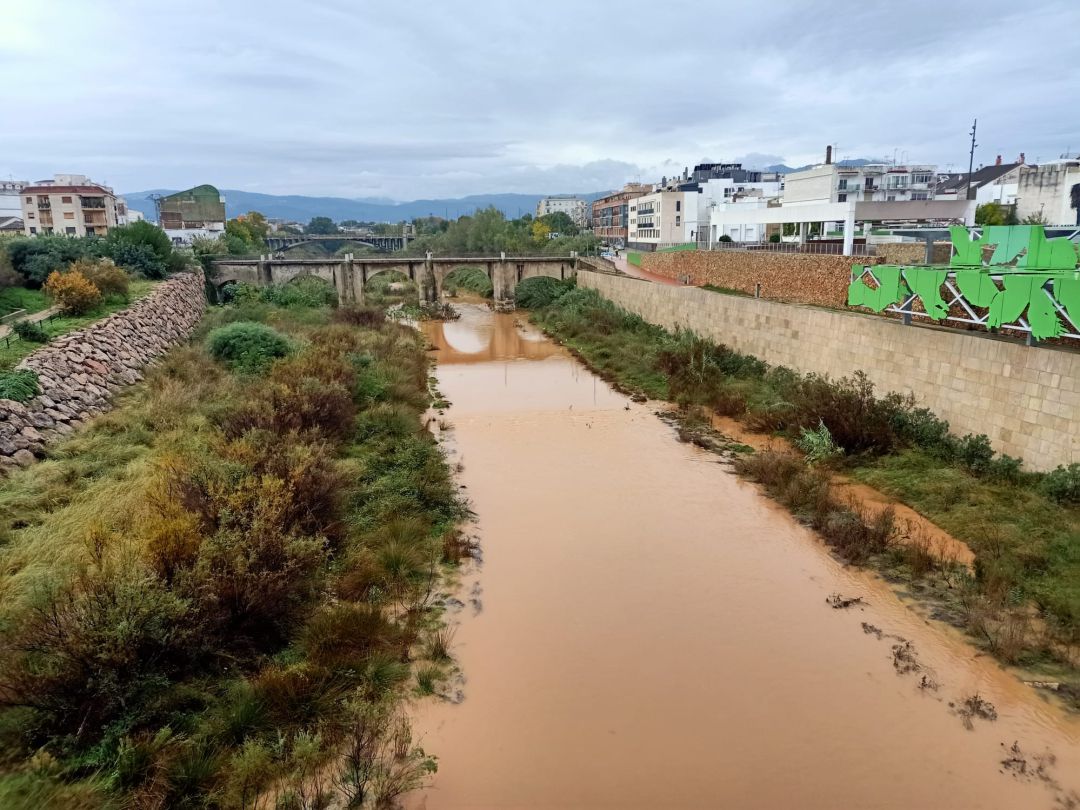 Después de meses vacío de nuevo vemos agua en el Serpis Después de meses vacío de nuevo vemos agua en el Serpis