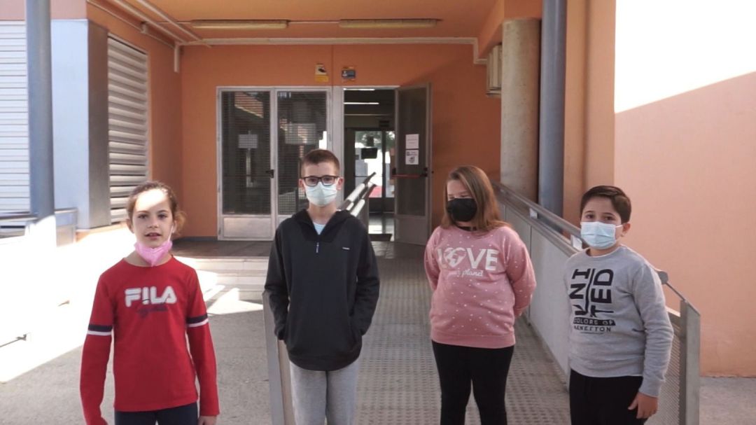 Algunos de los escolares de Vegas del Genil que han participado en el vídeo Algunos de los escolares de Vegas del Genil que han participado en el vídeo