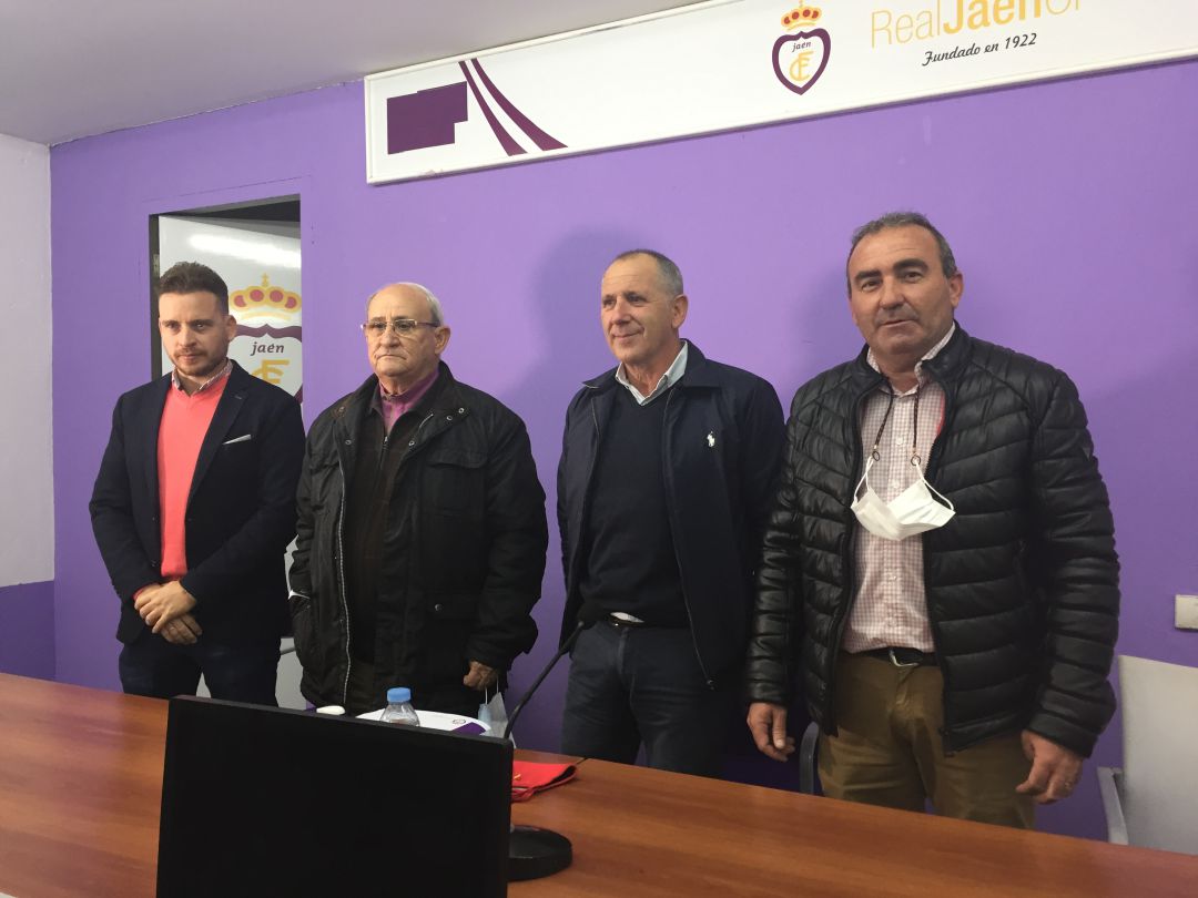 De izquierda a derecha, Rafael Hernández, Francisco Lopera, Ildefonso Ruiz y Ramón García, miembros del nuevo Consejo de Administración del Real Jaén De izquierda a derecha, Rafael Hernández, Francisco Lopera, Ildefonso Ruiz y Ramón García, miembros del nuevo Consejo de Administración del Real Jaén