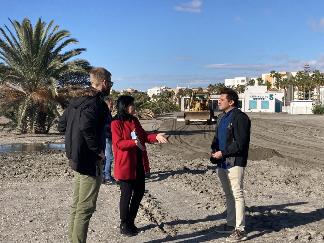La Subdelegada del Gobierno en Granada, Inmaculada López Calahorro, visita las obras que Costas realiza en playa de Poniente de Motril junto al jefe del área , Fernando Rey y técnicos La Subdelegada del Gobierno en Granada, Inmaculada López Calahorro, visita las obras que Costas realiza en playa de Poniente de Motril junto al jefe del área , Fernando Rey y técnicos