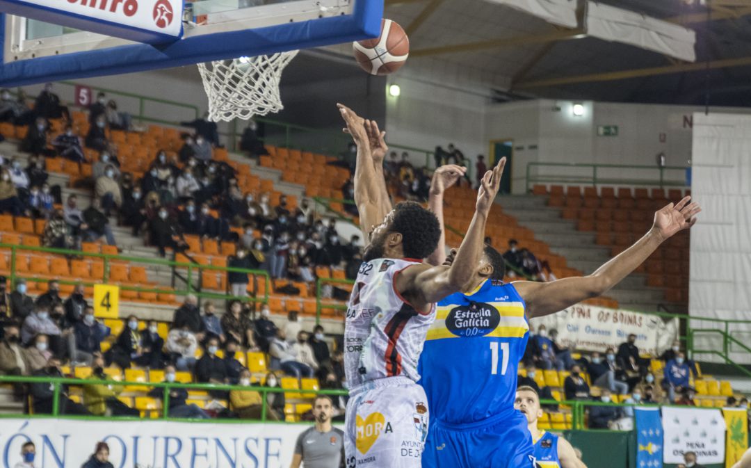 El Club Ourense Baloncesto intratable, siete partidos, siete victorias El Club Ourense Baloncesto intratable, siete partidos, siete victorias