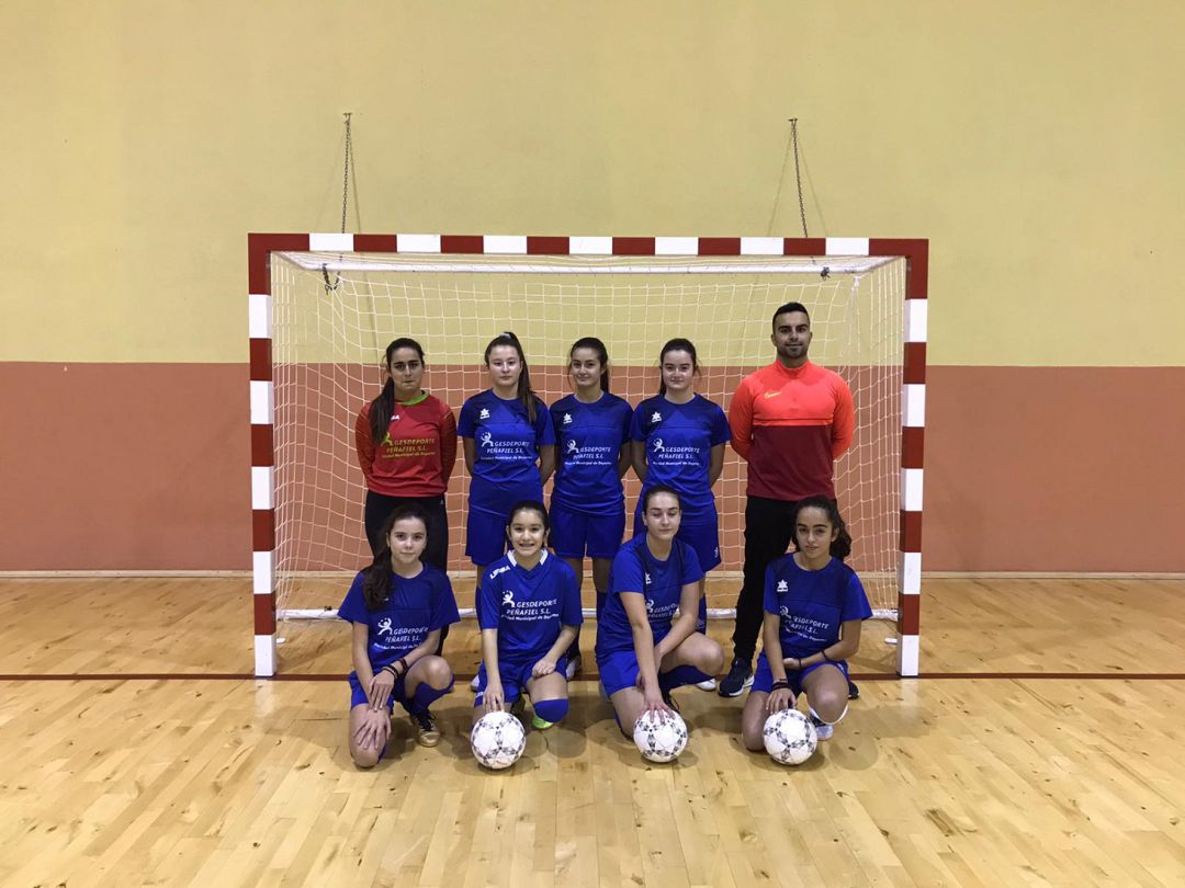 Las integrantes del Peñafiel FS: Claudia, Irene, Carla, Laura -arriba, de i. a d-; Sandra, Amparo, Laura, Celia -abajo, de i. a d- Las integrantes del Peñafiel FS: Claudia, Irene, Carla, Laura -arriba, de i. a d-; Sandra, Amparo, Laura, Celia -abajo, de i. a d-