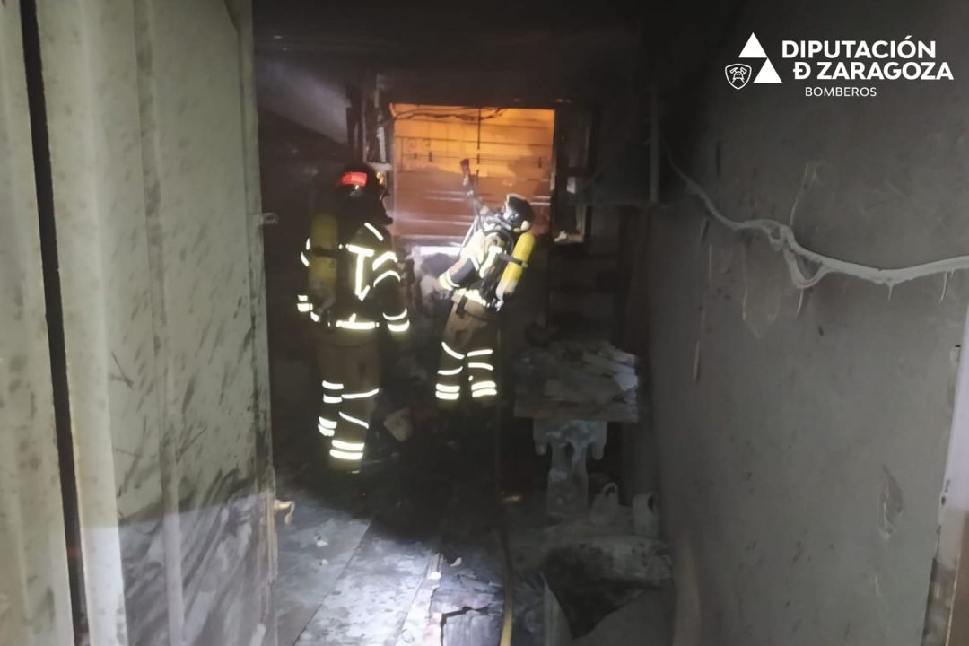 Actuación de los bomberos de la Diputación Provincial de Zaragoza en una vivienda de Épila Actuación de los bomberos de la Diputación Provincial de Zaragoza en una vivienda de Épila