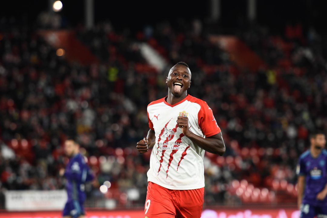 La estrella Umar Sadiq. La estrella Umar Sadiq.