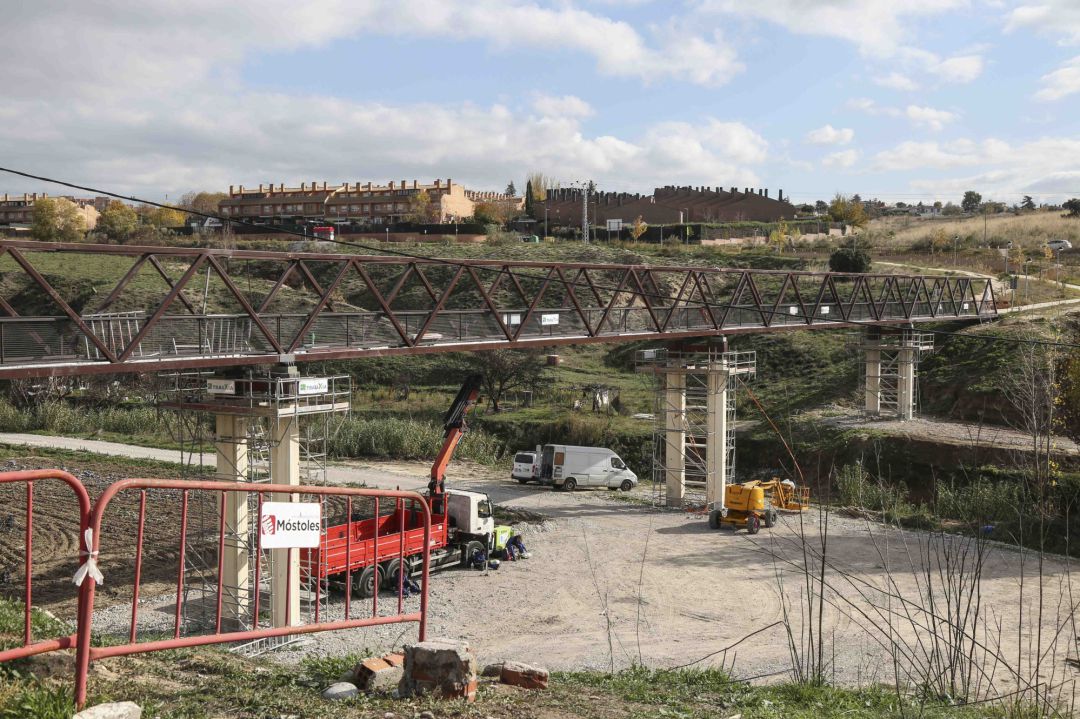 Nueva pasarela peatonal entre Parque Coimbra y Parque Guadarrama de Móstoles Nueva pasarela peatonal entre Parque Coimbra y Parque Guadarrama de Móstoles