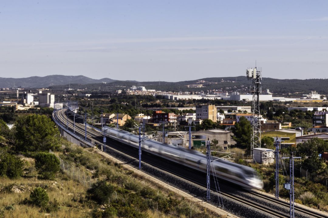 El proyecto hacer referencia a las lineas de alta velocidad de Barcelona y Valencia. El proyecto hacer referencia a las lineas de alta velocidad de Barcelona y Valencia.