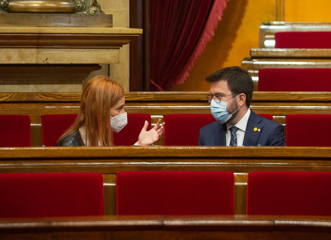 La presidenta de los comuns al Parlament, Jéssica Albiach, conversa amb presidente de la Generalitat, Pere Aragonès La presidenta de los comuns al Parlament, Jéssica Albiach, conversa amb presidente de la Generalitat, Pere Aragonès