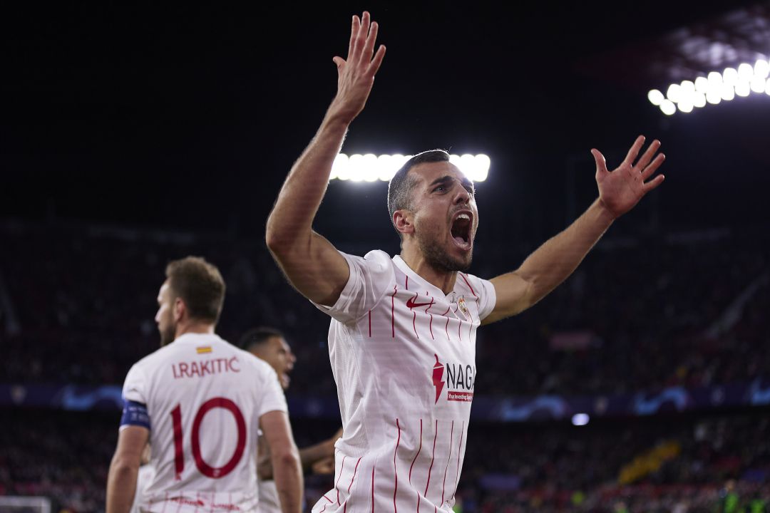 Joan Jordán celebrando su gol con el Sevilla Joan Jordán celebrando su gol con el Sevilla