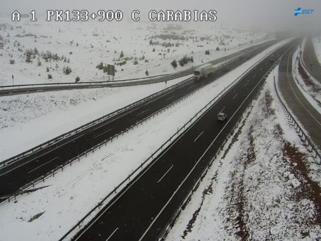 Carreteras despejadas pero nieve en Carabias Carreteras despejadas pero nieve en Carabias