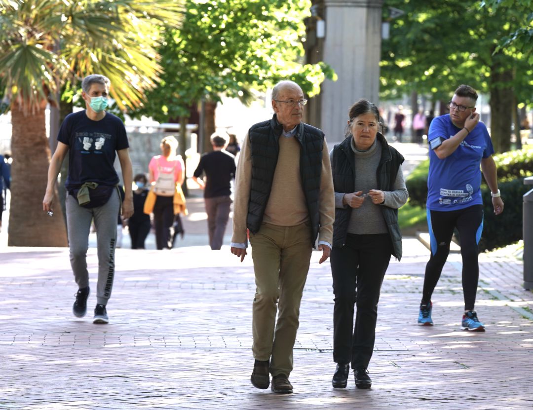 Euskadi estudia recuperar la emergencia sanitaria si se llega a 50 camas UCI Euskadi estudia recuperar la emergencia sanitaria si se llega a 50 camas UCI