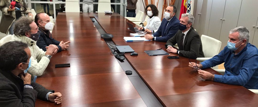 Reunión de la Xunta y la hostelería a 22 de noviembre de 2021, después de la implatanción del protocolo covid para evalur incorporar el certificado covid en la hostelería de día, ante la subida de casos y la navidad Reunión de la Xunta y la hostelería a 22 de noviembre de 2021, después de la implatanción del protocolo covid para evalur incorporar el certificado covid en la hostelería de día, ante la subida de casos y la navidad