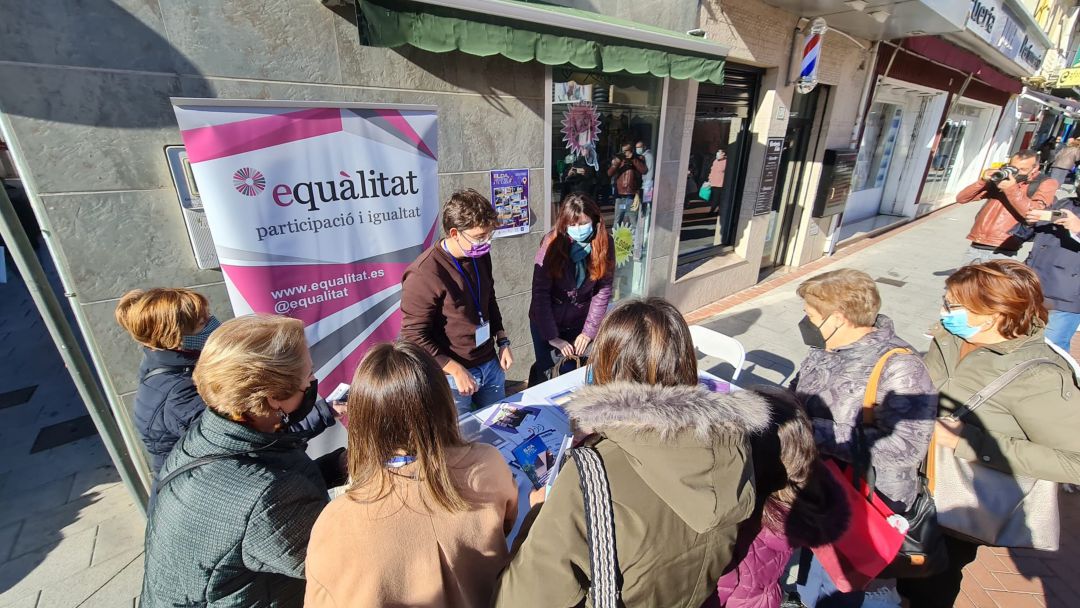 Mesa informativa contra la violencia de género en Elda Mesa informativa contra la violencia de género en Elda