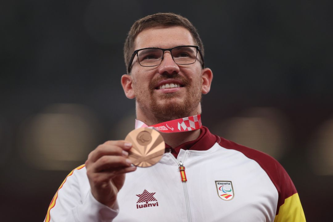 Héctor Cabrera con la medalla de bronce de los Juegos Paralímpicos Héctor Cabrera con la medalla de bronce de los Juegos Paralímpicos