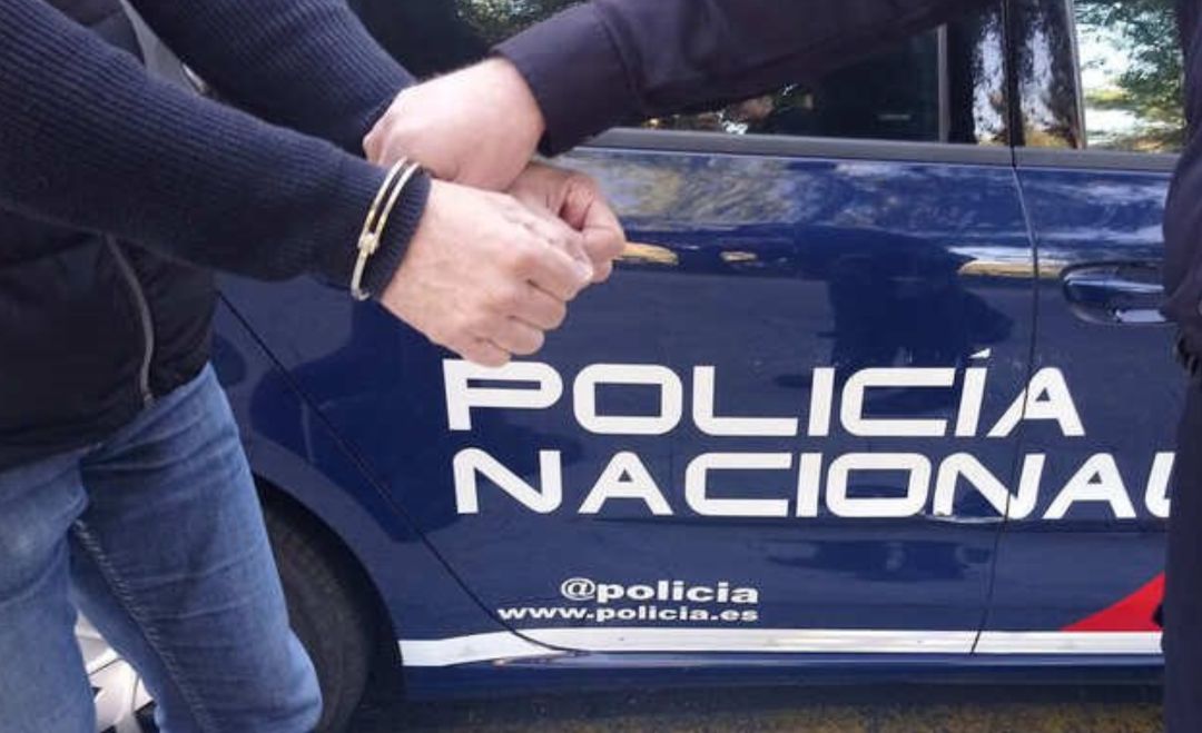 Un hombre detenido por la Policía Nacional Un hombre detenido por la Policía Nacional