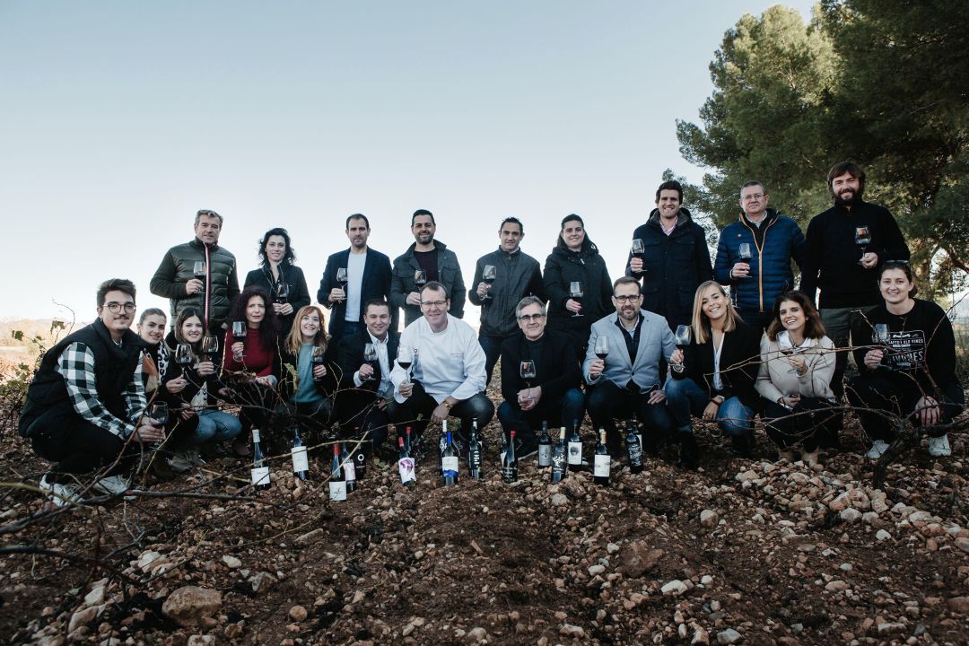 Representantes del CRDOP Jumilla y de la restauración posando con el chef Pablo González Representantes del CRDOP Jumilla y de la restauración posando con el chef Pablo González