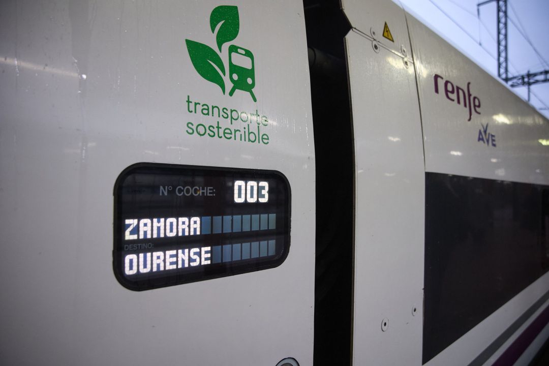Tren AVE que operará la línea Madrid-Ourense Tren AVE que operará la línea Madrid-Ourense