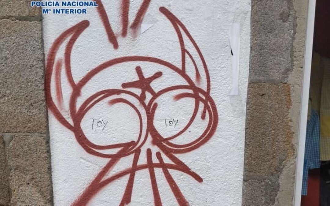 Pintadas en el casco histórico de Pontevedra Pintadas en el casco histórico de Pontevedra