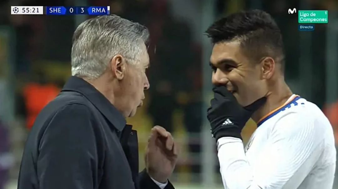 Casemiro charla con Ancelotti Casemiro charla con Ancelotti