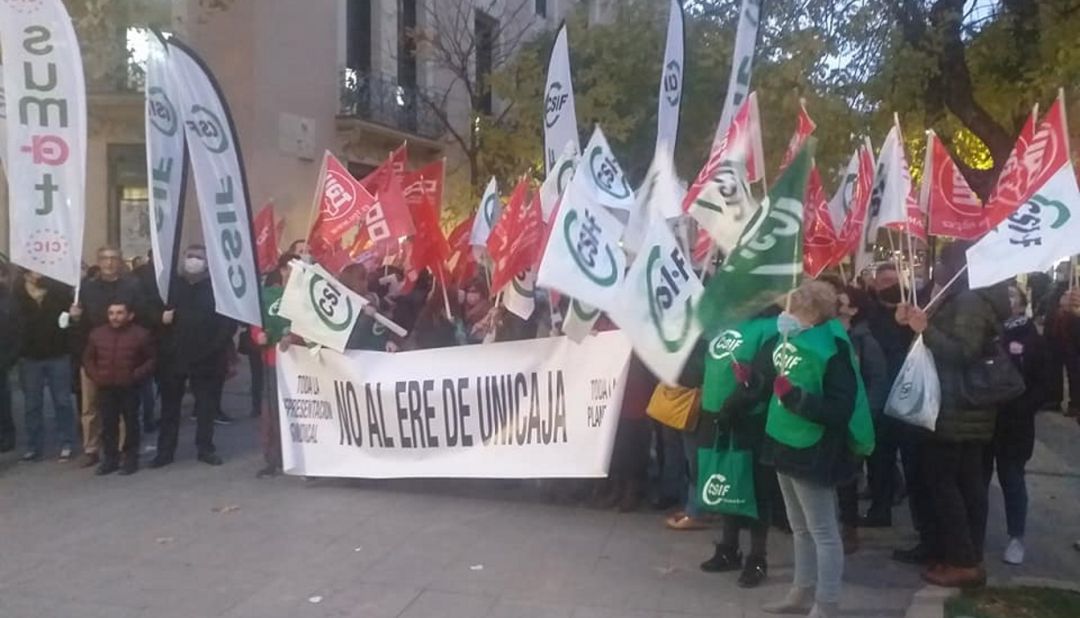 Imagen de la protesta contra el ERE de Unicaja en Albacete Imagen de la protesta contra el ERE de Unicaja en Albacete