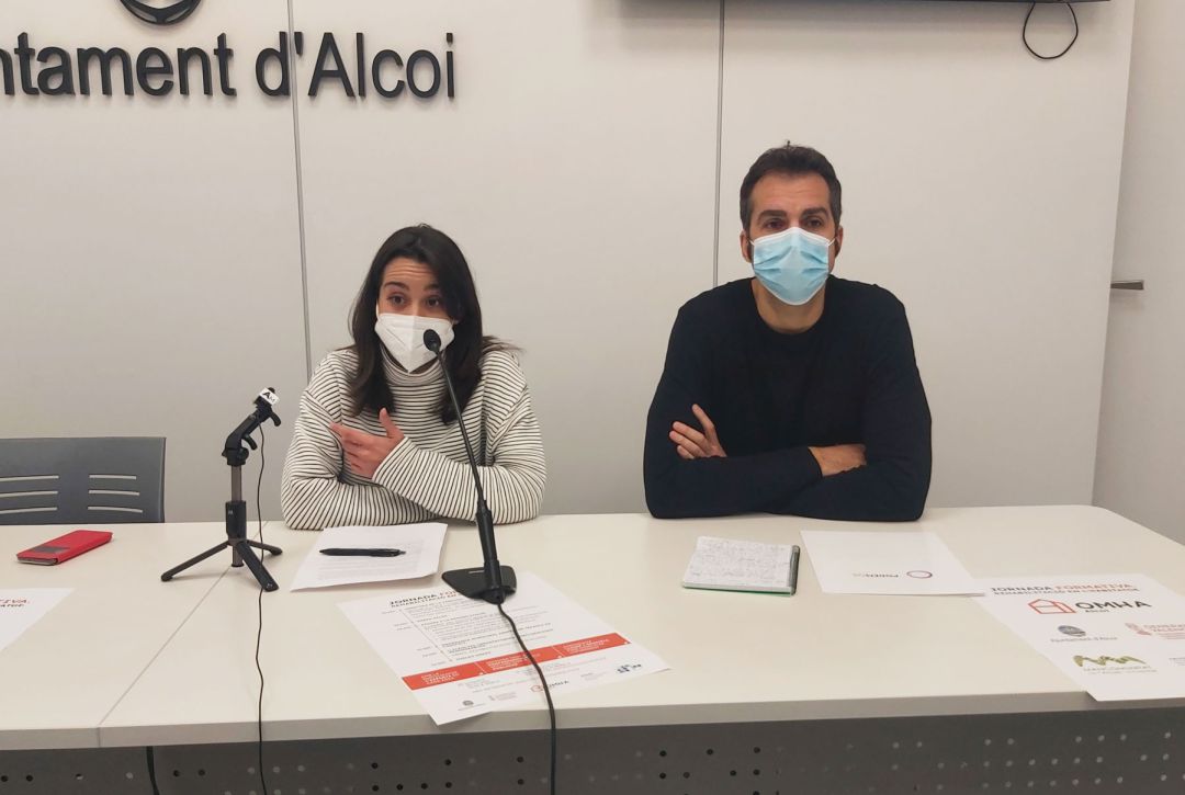 María Baca y Cristian Santiago en la presentación de la jornada a los medios María Baca y Cristian Santiago en la presentación de la jornada a los medios