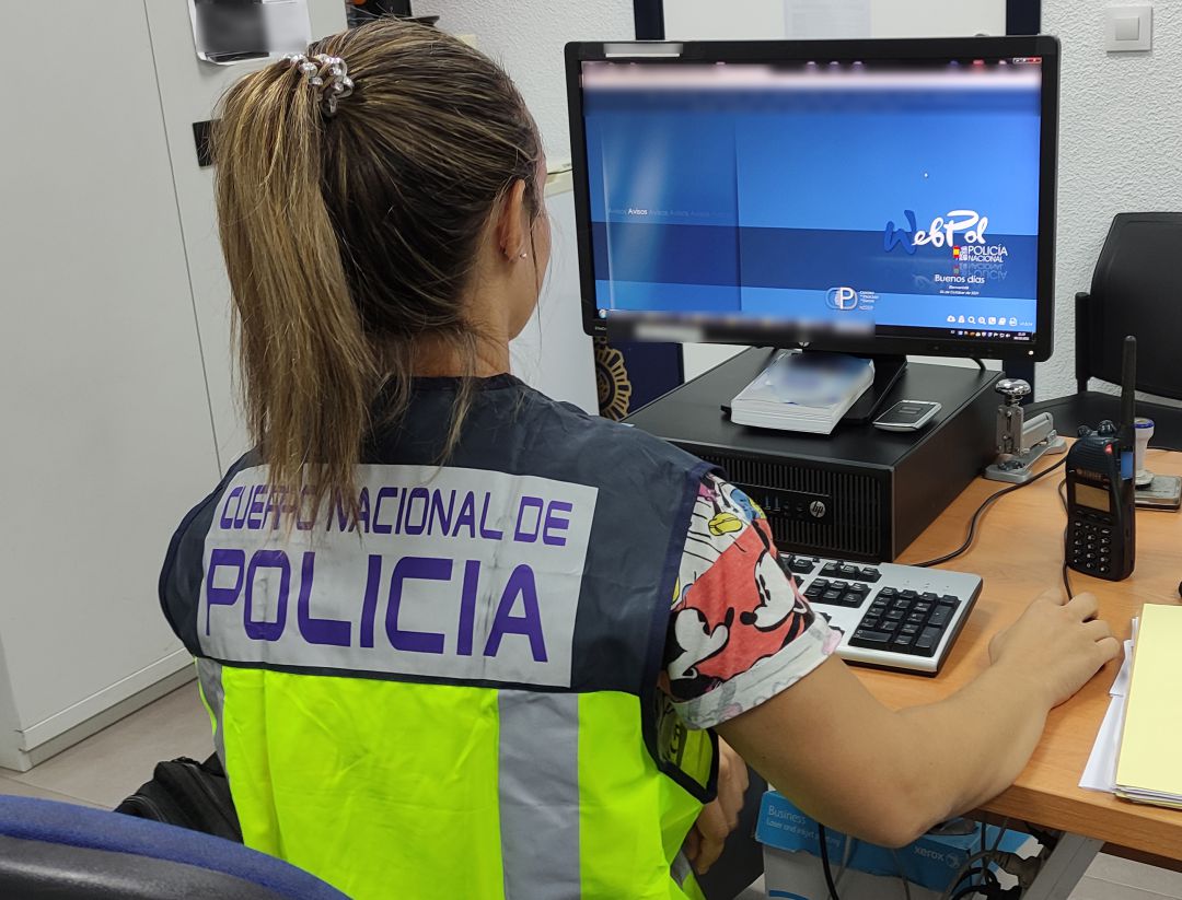 Agente de la Policía Nacional (Imagen de recurso) Agente de la Policía Nacional (Imagen de recurso)