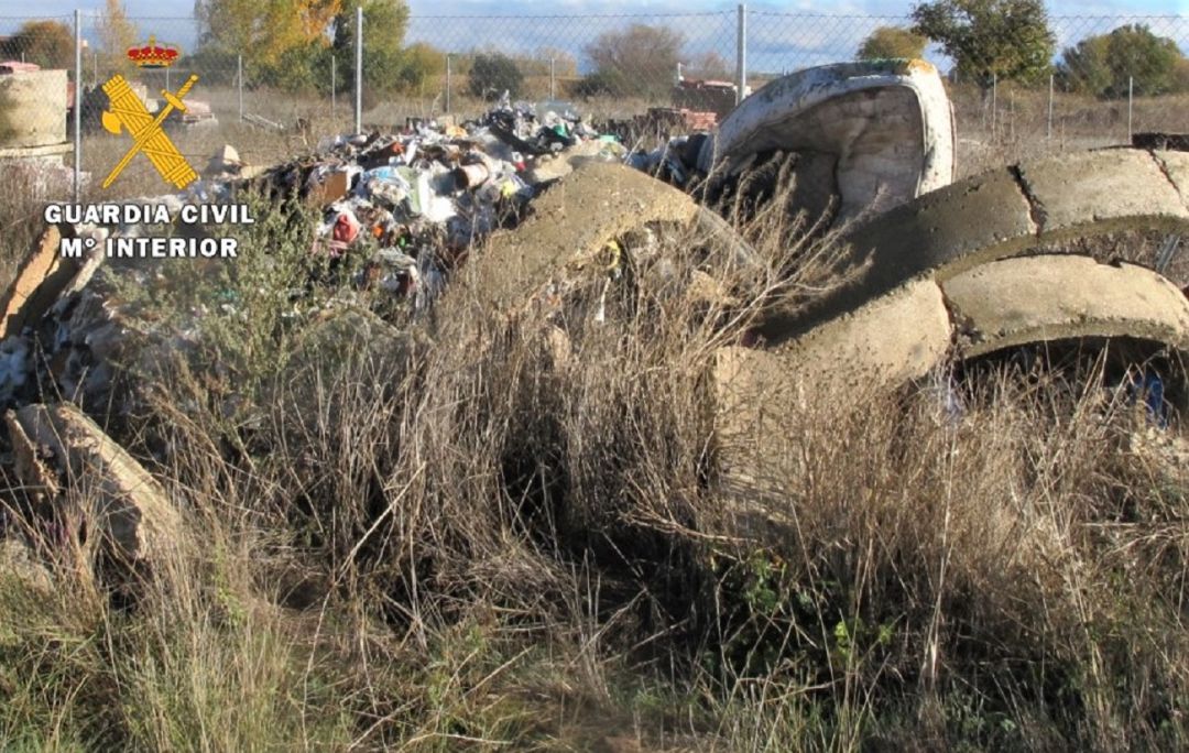 Una de las escombreras inspeccionadas Una de las escombreras inspeccionadas