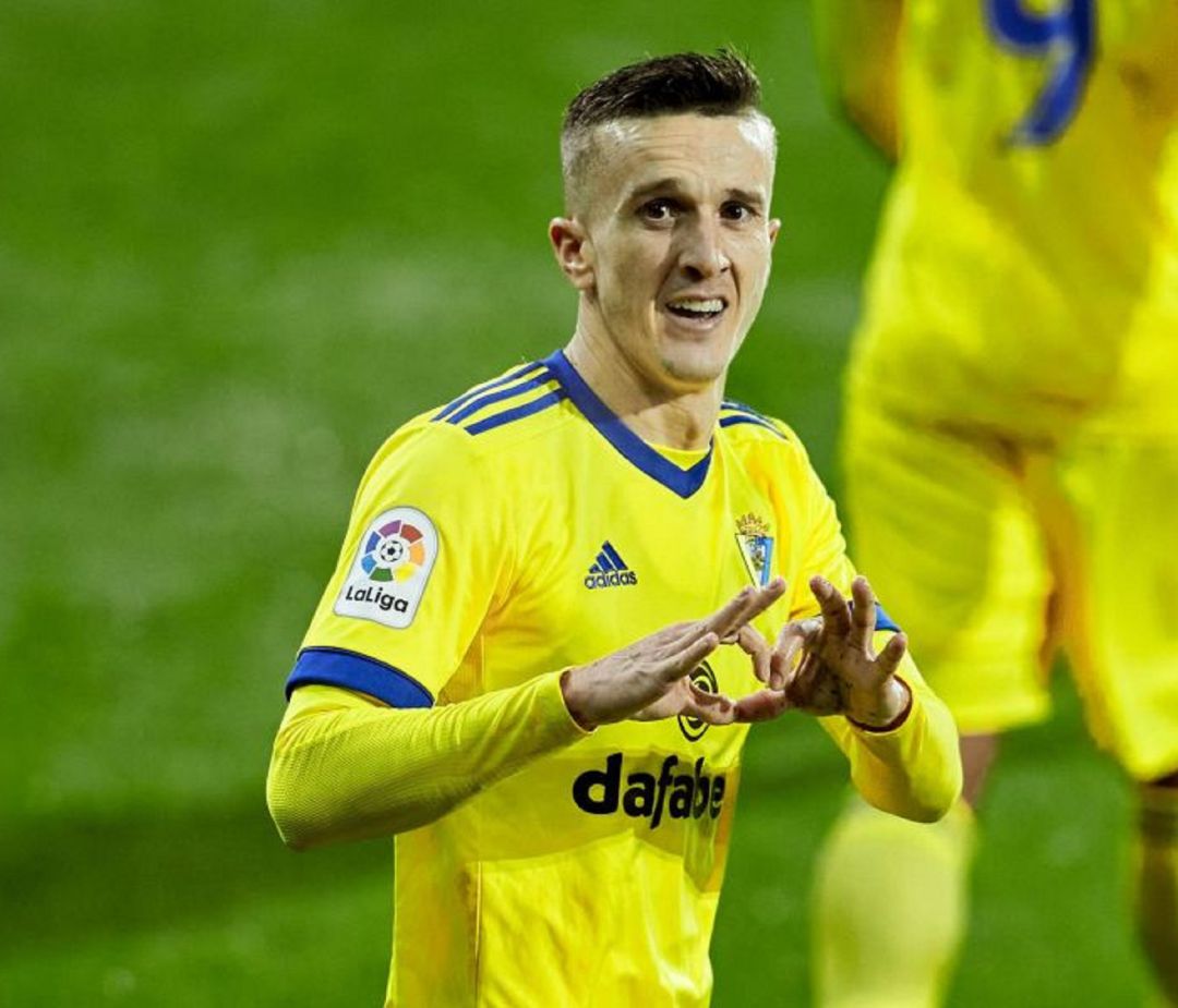 Salvi, jugador del Cádiz CF, celebra un gol Salvi, jugador del Cádiz CF, celebra un gol