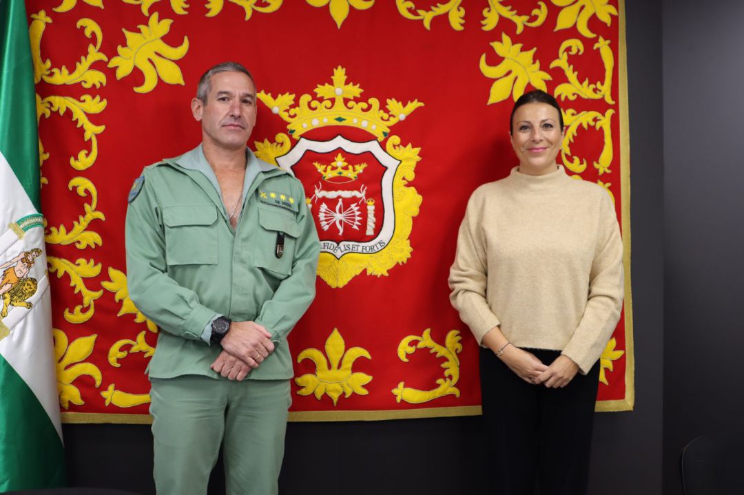 El Coronel Jefe del Tercio, José de Meer, y la alcaldesa rondeña, Mari Paz Fernández, en la presentación de los actos El Coronel Jefe del Tercio, José de Meer, y la alcaldesa rondeña, Mari Paz Fernández, en la presentación de los actos