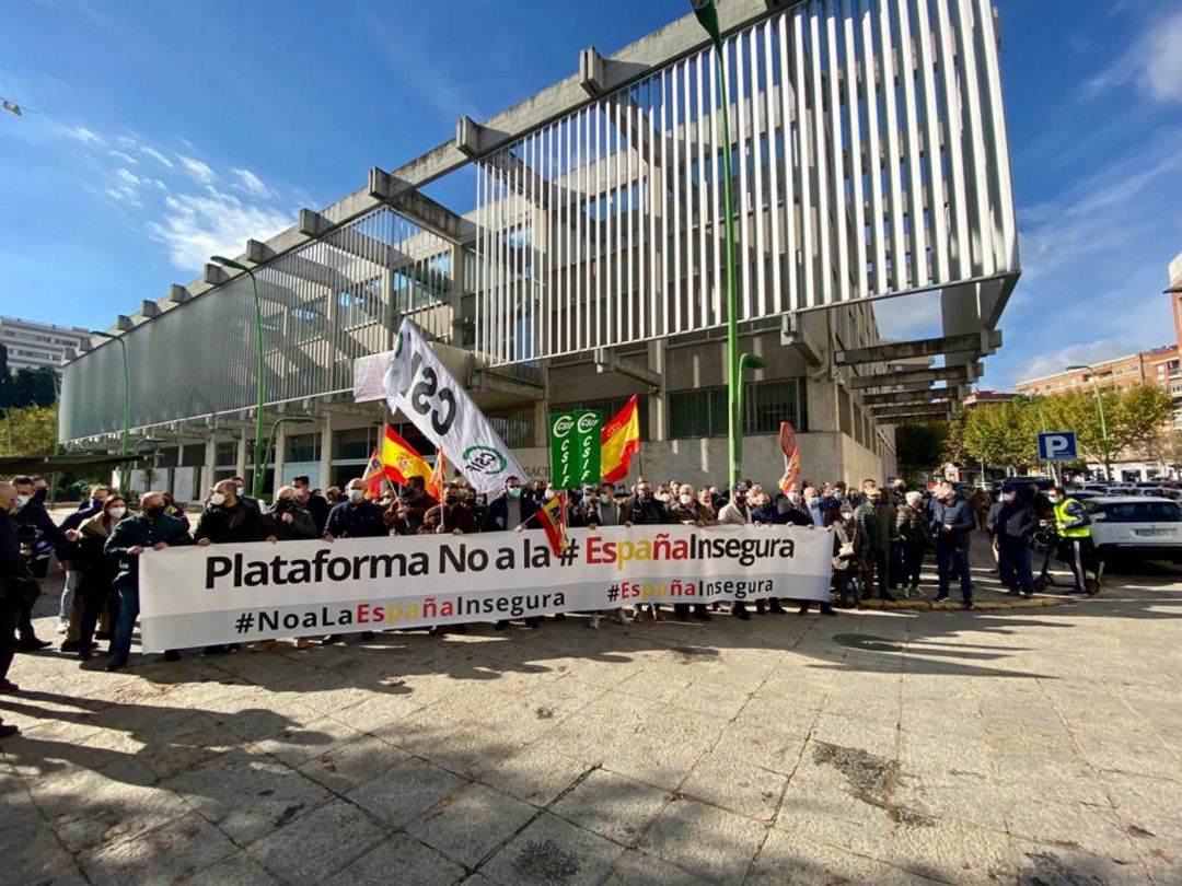 Concentración de la Plataforma frente a la subdelegación del gobierno en Córdoba Concentración de la Plataforma frente a la subdelegación del gobierno en Córdoba