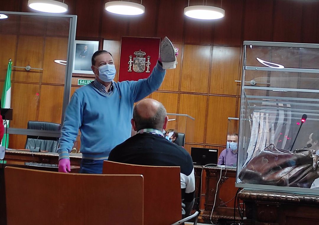 Recreación realizada por los agentes de la Policía Científica, que han declarado en calidad de peritos, en el juicio por el asesinato de María de los Ángeles Recreación realizada por los agentes de la Policía Científica, que han declarado en calidad de peritos, en el juicio por el asesinato de María de los Ángeles