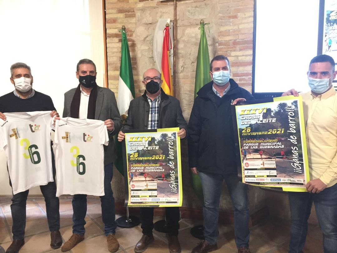 El Diputado Ángel Vera junto al Alcalde de Torredonjimeno Manuel Anguita con el resto de organizadores del Cross del Aceite. El Diputado Ángel Vera junto al Alcalde de Torredonjimeno Manuel Anguita con el resto de organizadores del Cross del Aceite.