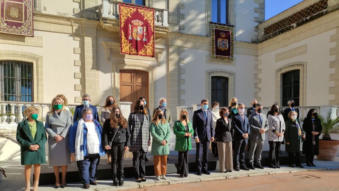 Los premiados a las puertas de los Museos de la Atalaya Los premiados a las puertas de los Museos de la Atalaya
