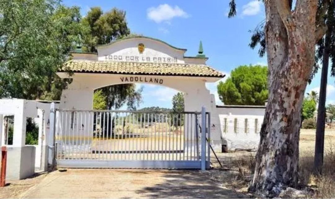Antiguo Polvorín de Vadollano (archivo). Antiguo Polvorín de Vadollano (archivo).