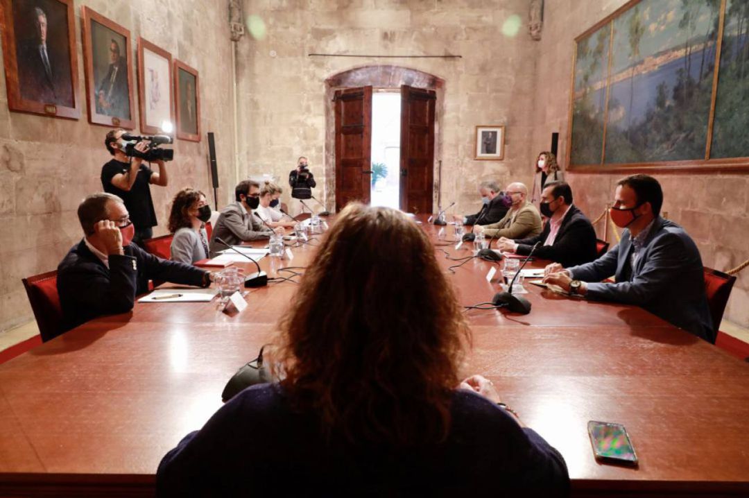 La presidenta del Govern, Francina Armengol en una Mesa de Diálogo Social de Baleares, en Consolat de Mar La presidenta del Govern, Francina Armengol en una Mesa de Diálogo Social de Baleares, en Consolat de Mar