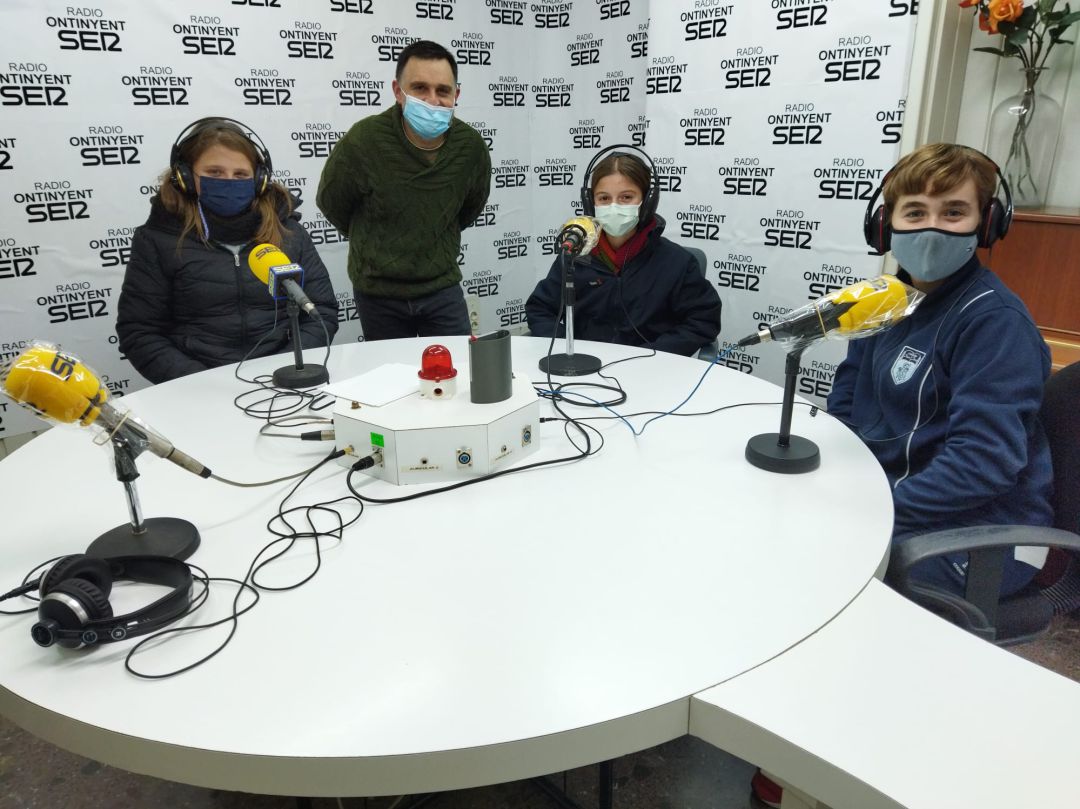 Mireia Fuster, Mar Vidal i Mateo Doménech amb el regidor d'esports Mireia Fuster, Mar Vidal i Mateo Doménech amb el regidor d'esports