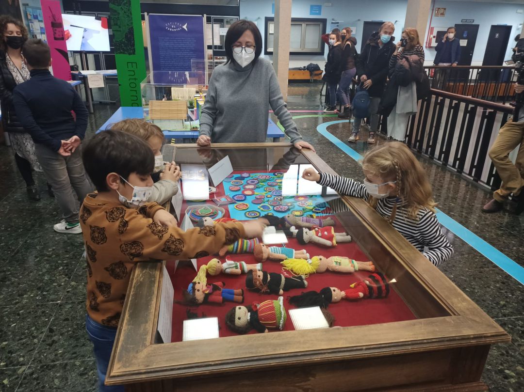 Los niños que han participado en el proyecto visitan la exposición este miércoles Los niños que han participado en el proyecto visitan la exposición este miércoles