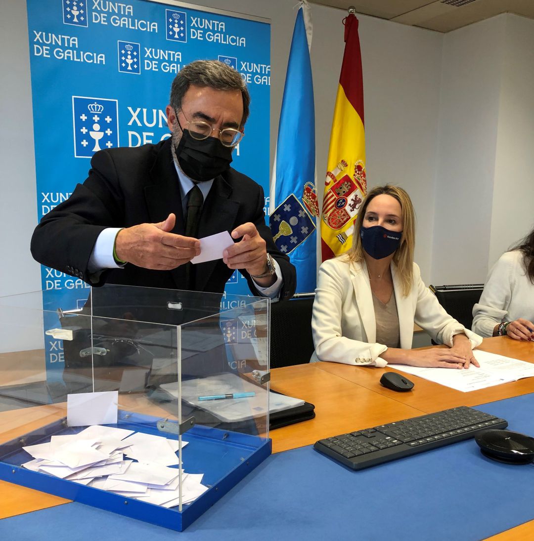 La delegada de la Xunta en Vigo en el sorteo La delegada de la Xunta en Vigo en el sorteo