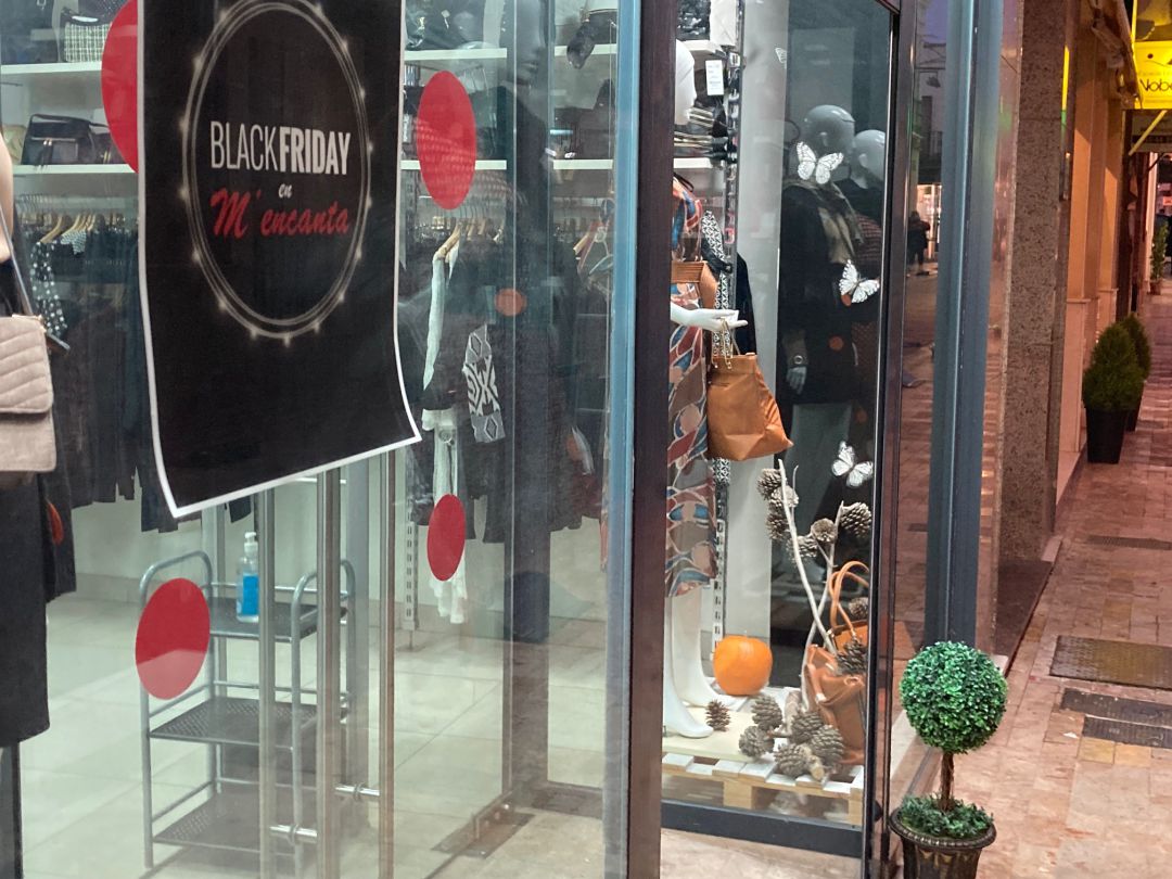 Imagen de un cartel anunciando el Black Friday en un establecimiento comercial de Valdepeñas (Ciudad Real) Imagen de un cartel anunciando el Black Friday en un establecimiento comercial de Valdepeñas (Ciudad Real)