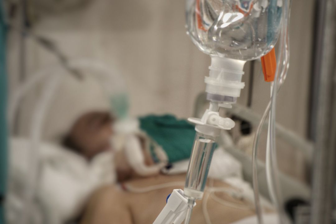 Un paciente con Covid-19 ingresado en la UCI del Hospital Reina Sofía de Córdoba. Un paciente con Covid-19 ingresado en la UCI del Hospital Reina Sofía de Córdoba.