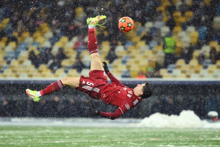 Lewandowski marca de chilena en Kiev Lewandowski marca de chilena en Kiev