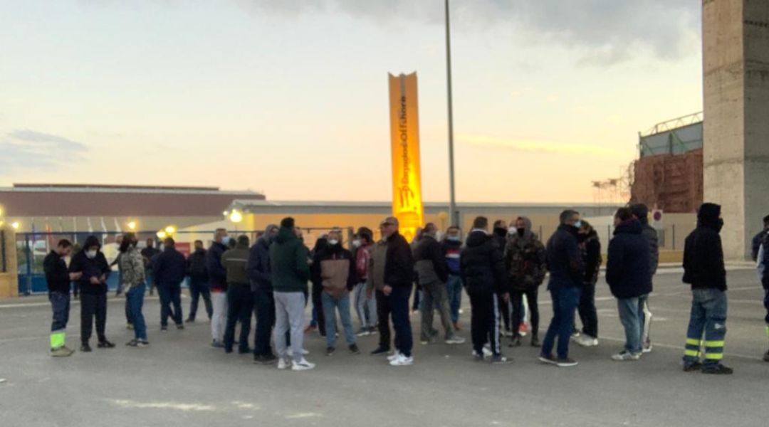 Trabajadores de Dragados Puerto Real vuelven a sus puestos tras suspenderse la huelga del metal Trabajadores de Dragados Puerto Real vuelven a sus puestos tras suspenderse la huelga del metal