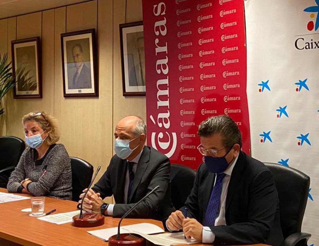 Lola Pérez (iz), directora de la Cámara de Comercio de Santa Cruz de Tenerife, Santiago Sesé, presidente de la organización empresarial (c) y Juan Ramón Fuertes (dcha.), director territorial de La Caixa en Canarias durante la presentación del Boletín de Coyuntura Económica correspondiente al tercer trimestre de 2021 Lola Pérez (iz), directora de la Cámara de Comercio de Santa Cruz de Tenerife, Santiago Sesé, presidente de la organización empresarial (c) y Juan Ramón Fuertes (dcha.), director territorial de La Caixa en Canarias durante la presentación del Boletín de Coyuntura Económica correspondiente al tercer trimestre de 2021