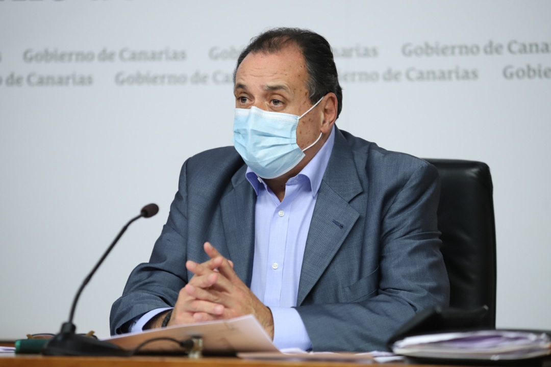 El consejero de Sanidad del Gobierno de Canarias, Blas Trujillo, en una rueda de prensa El consejero de Sanidad del Gobierno de Canarias, Blas Trujillo, en una rueda de prensa