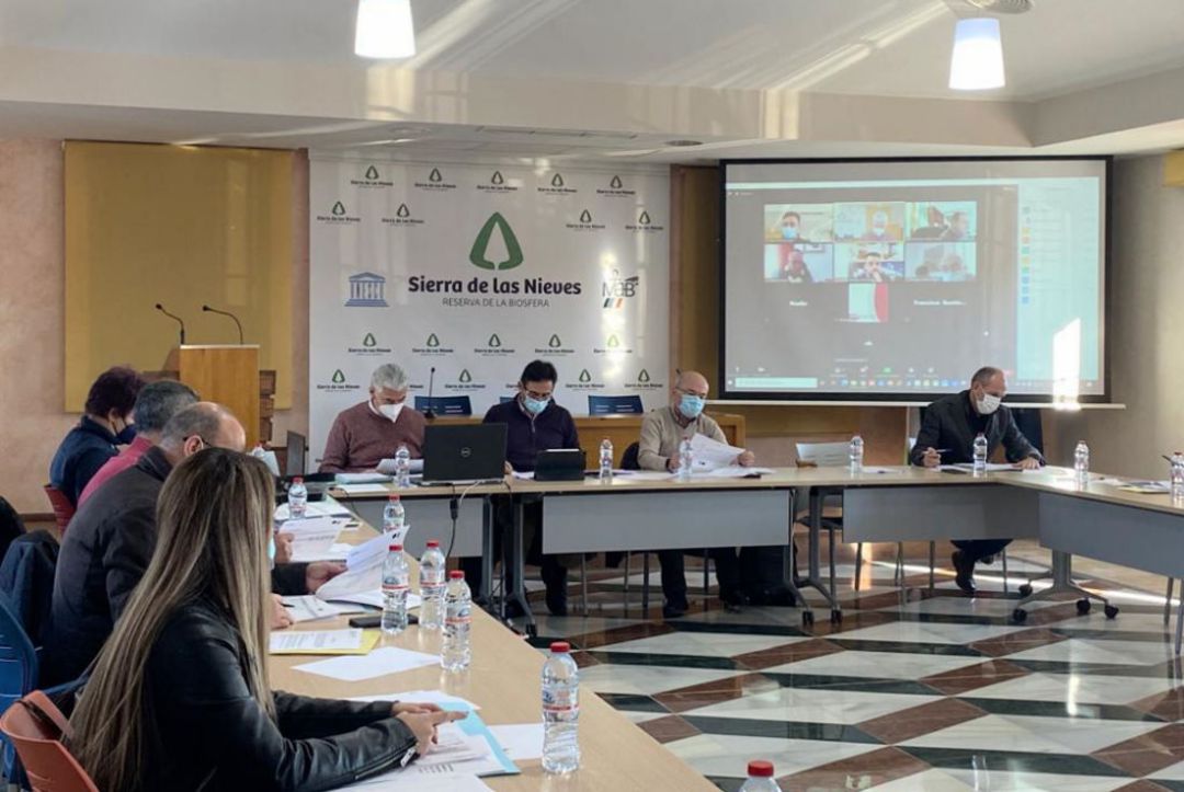 La junta directiva se reunió en la sede del GDR Sierra de las Nieves, en Tolox La junta directiva se reunió en la sede del GDR Sierra de las Nieves, en Tolox