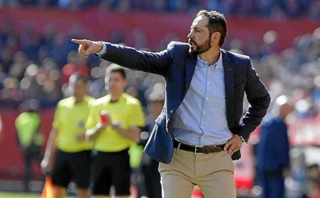 Pablo Machín durante un partido en la Liga española Pablo Machín durante un partido en la Liga española