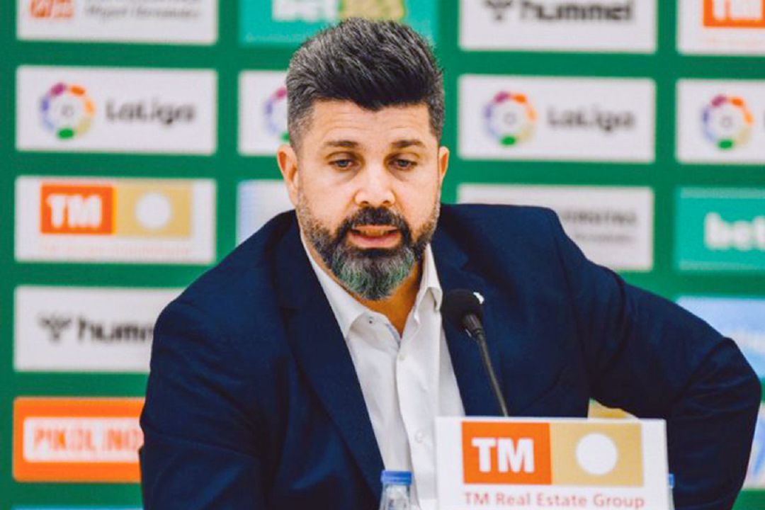 Bragarnik sigue buscando un entrenador para el Elche Bragarnik sigue buscando un entrenador para el Elche