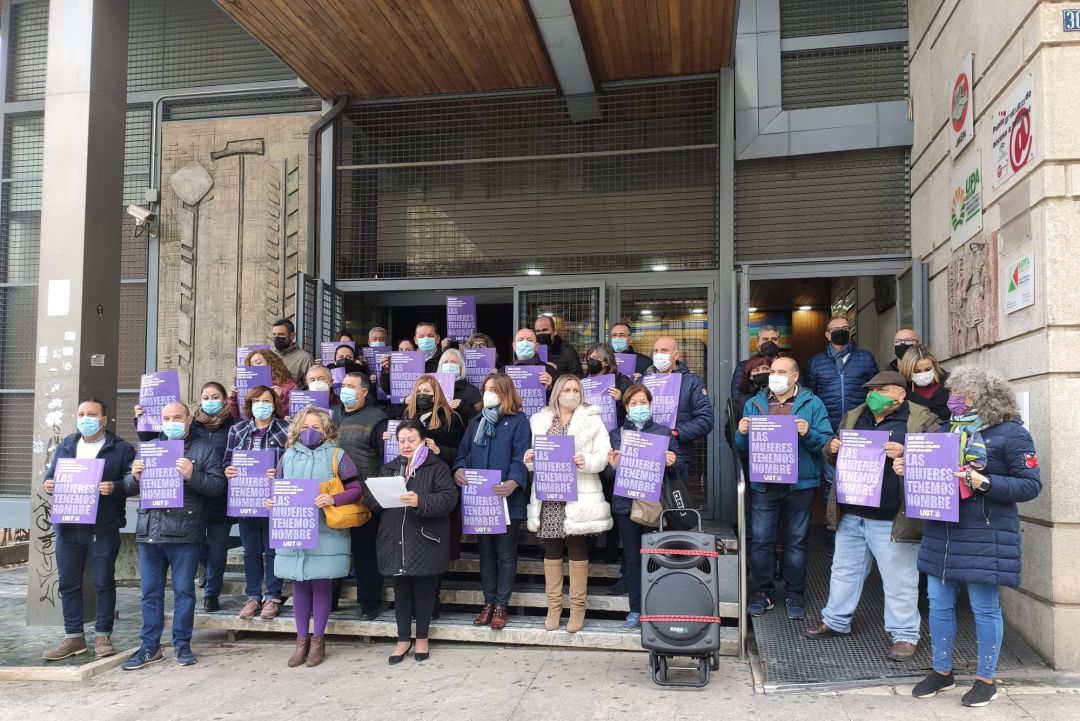 El sindicato UGT se ha concentrado a las puertas de su sede este 25-N para exigir más seguridad para las mujeres El sindicato UGT se ha concentrado a las puertas de su sede este 25-N para exigir más seguridad para las mujeres