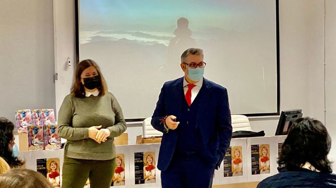 Momento de la presentación del Taller de Autoestima con la alcaldesa, Mª Teresa García, a la izquierda y Miguel Pérez, a la derecha Momento de la presentación del Taller de Autoestima con la alcaldesa, Mª Teresa García, a la izquierda y Miguel Pérez, a la derecha