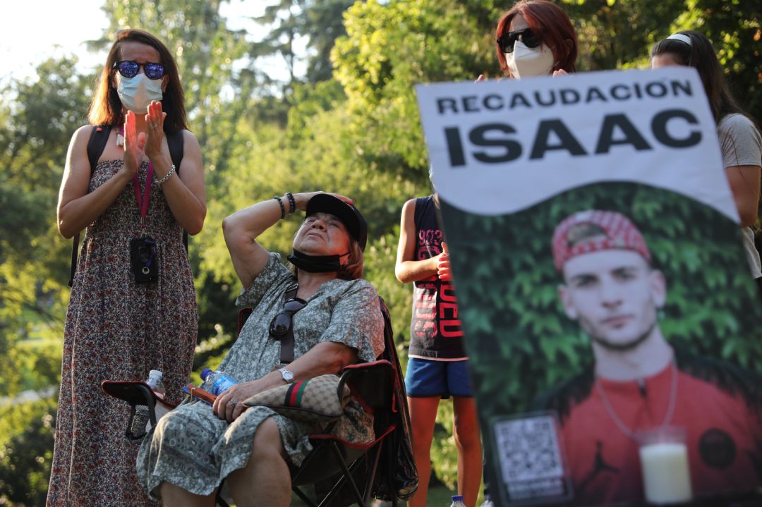 Varias personas participan en un homenaje a Isaac, un joven asesinado en julio en Madrid. Archivo. Varias personas participan en un homenaje a Isaac, un joven asesinado en julio en Madrid. Archivo.