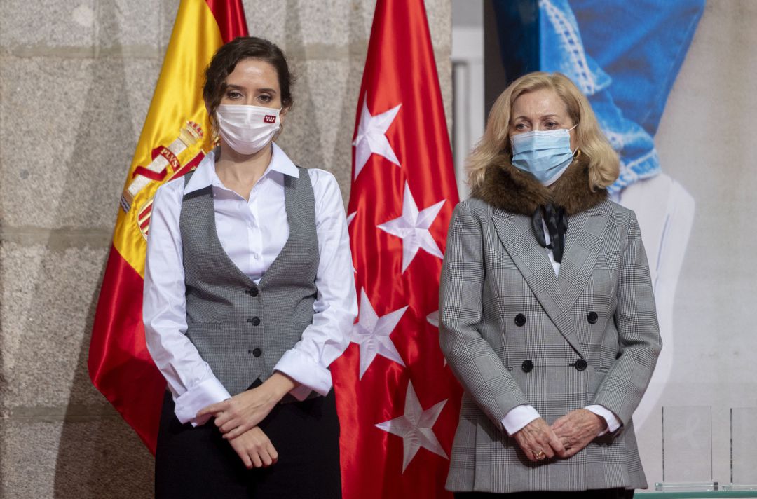 La presidenta de la Comunidad de Madrid, Isabel Díaz Ayuso (i) y la consejera de Familia, Juventud y Política Social de la Comunidad de Madrid, Concepción Dancausa (d), en el acto institucional de conmemoración del 25N, en la Real Casa de Correos. La presidenta de la Comunidad de Madrid, Isabel Díaz Ayuso (i) y la consejera de Familia, Juventud y Política Social de la Comunidad de Madrid, Concepción Dancausa (d), en el acto institucional de conmemoración del 25N, en la Real Casa de Correos.